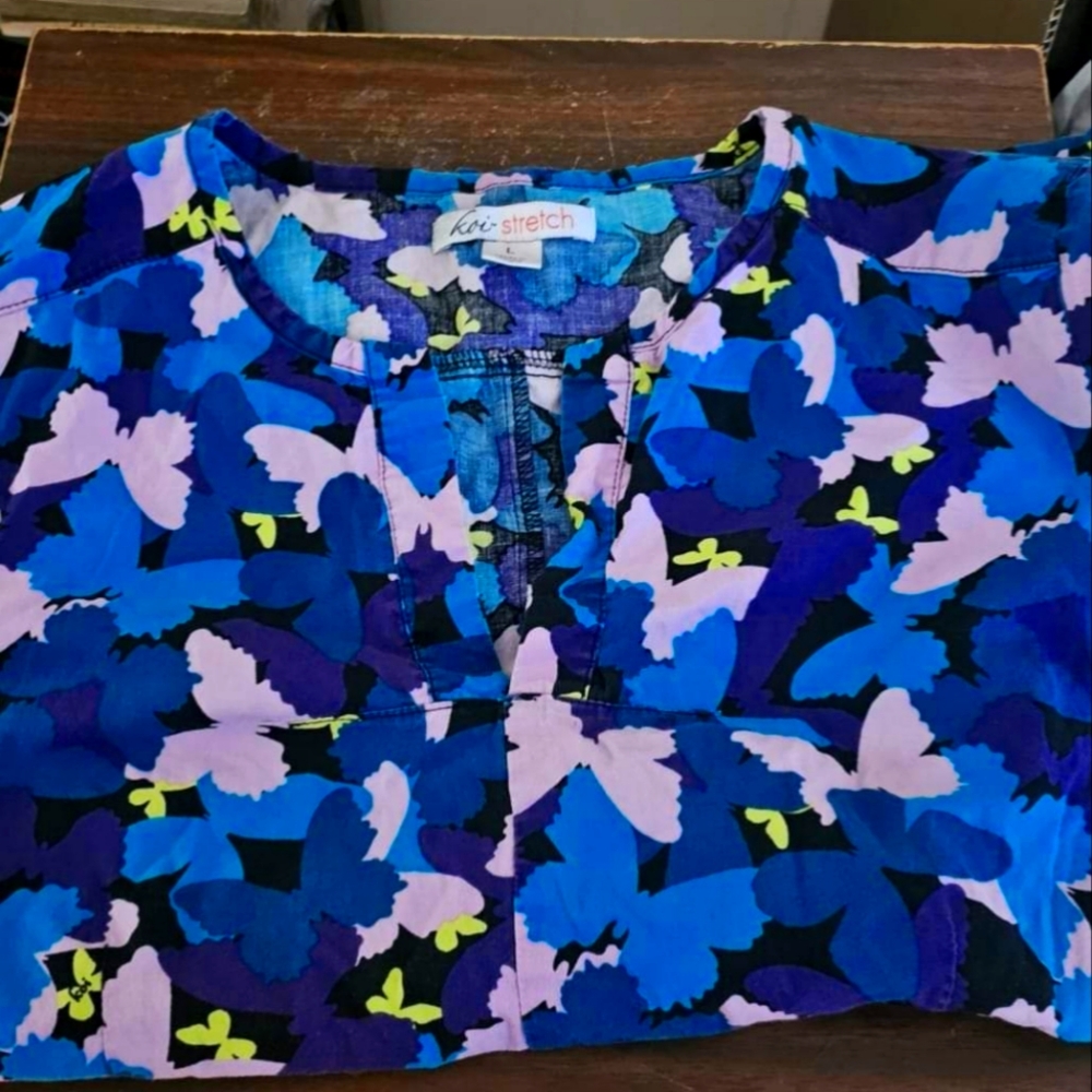 Scrub top